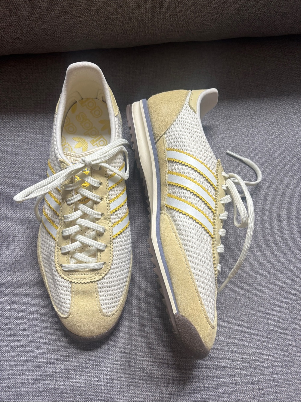 NEW Adidas Retro Mesh Sneakers in Cream & Pale Yellow size 7